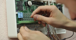 Монтаж аварийных сигнализаций от 3110 руб. в Осинниках